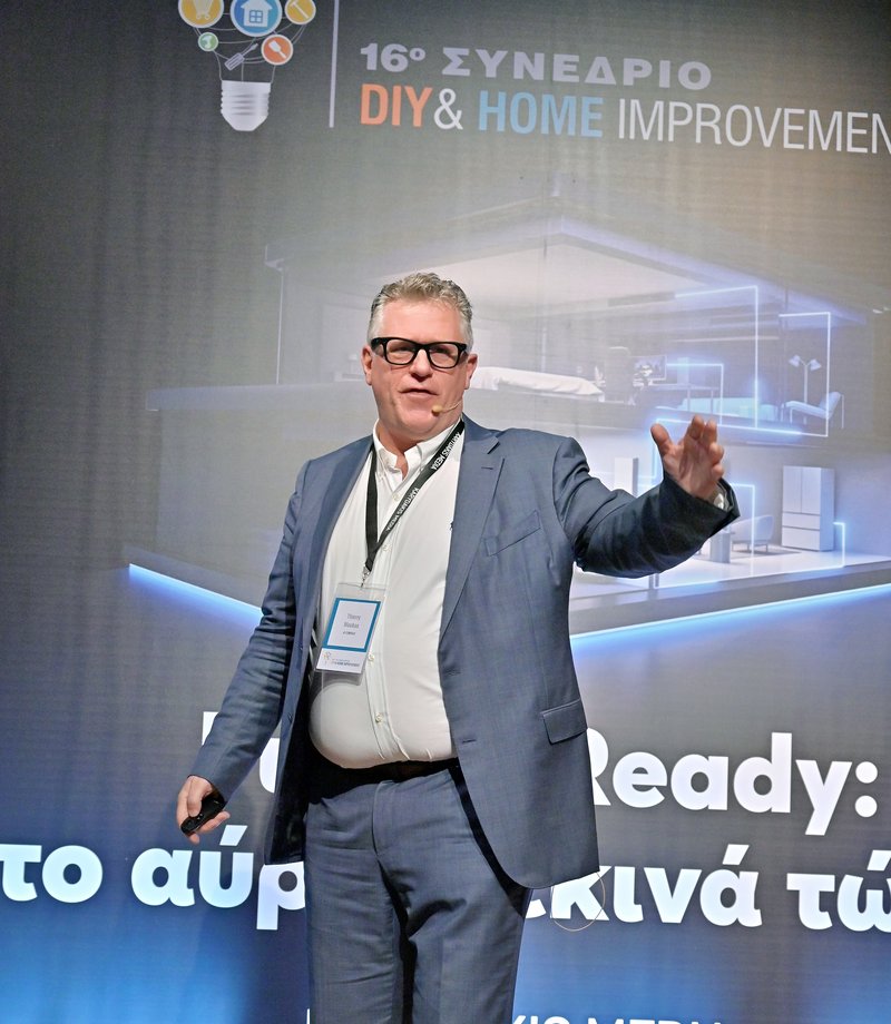 Thierry Moubax on stage at industry event